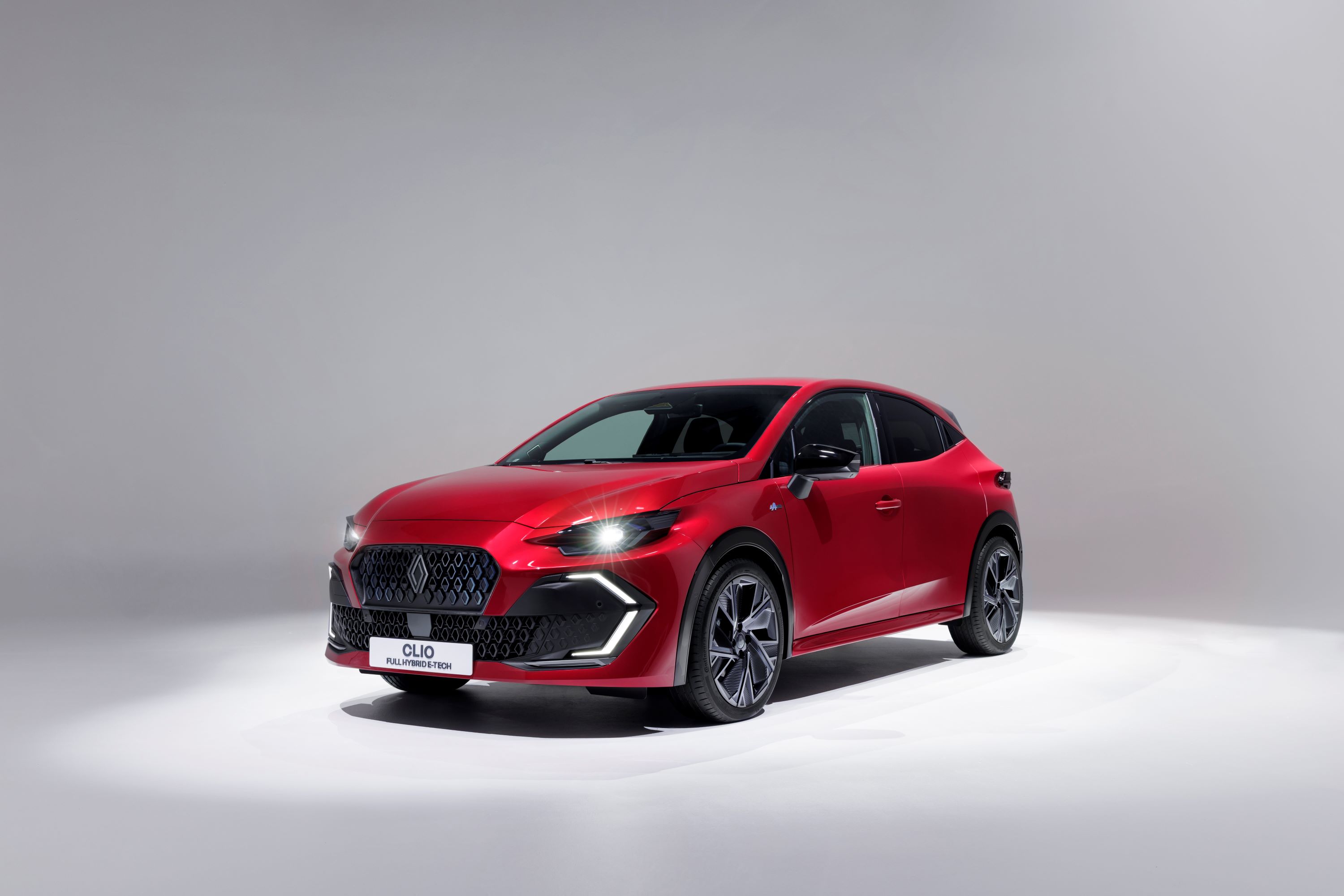 noul-renault-clio-hatchback-oras-acum-mai-puternic
